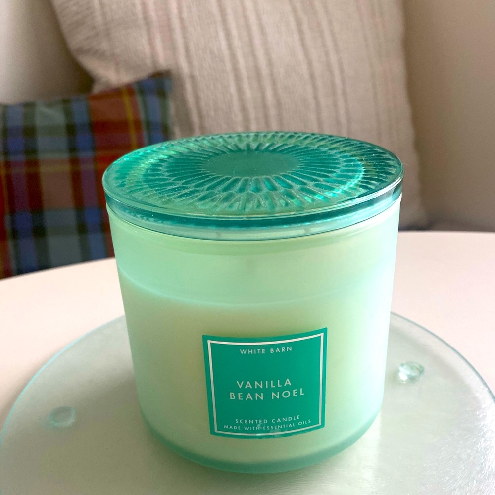 Glass Lid Three Wick Candle - Bath & Body Works - Vanilla Bean Noel